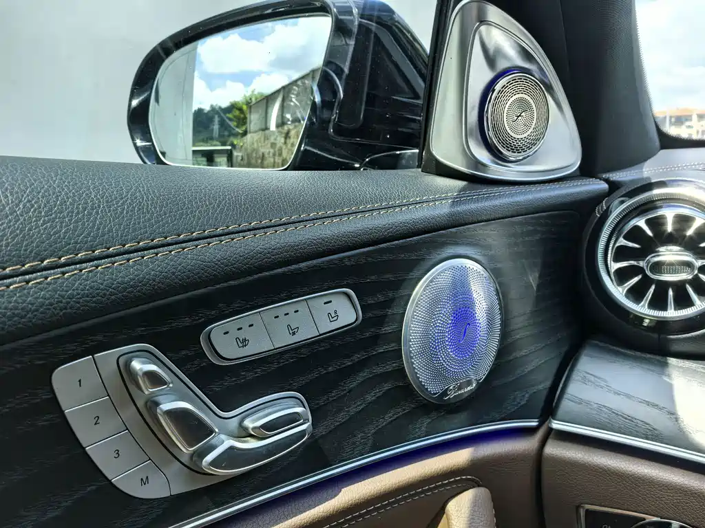 Mercedes-Benz E-Class 2023 — фото 12