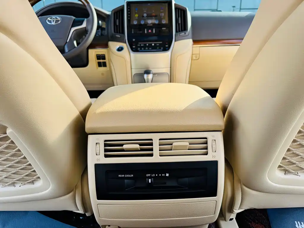 Toyota Land Cruiser 2017 — фото 18