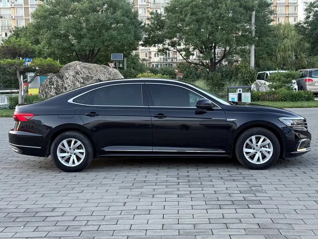 Volkswagen Passat Plug-In Hybrid 2020 — фото 7