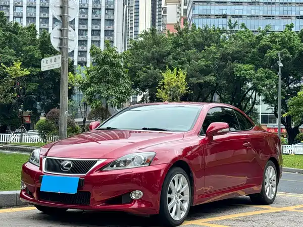 Lexus IS 2011