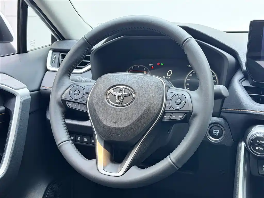 Toyota RAV4 2026 — фото 12