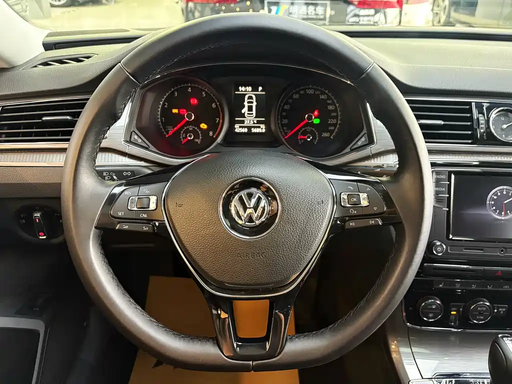 Volkswagen Passat 2018 — фото 11