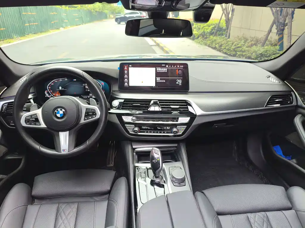BMW 5 Series 2023 — фото 12