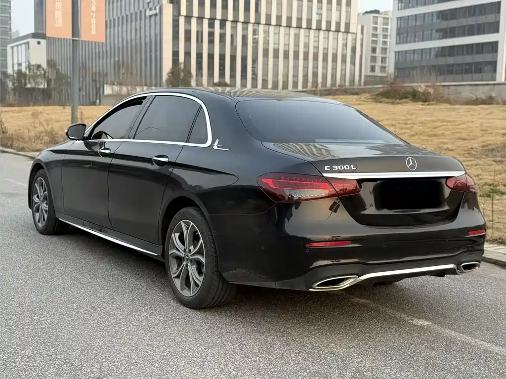 Mercedes-Benz E-Class 2023 — фото 6
