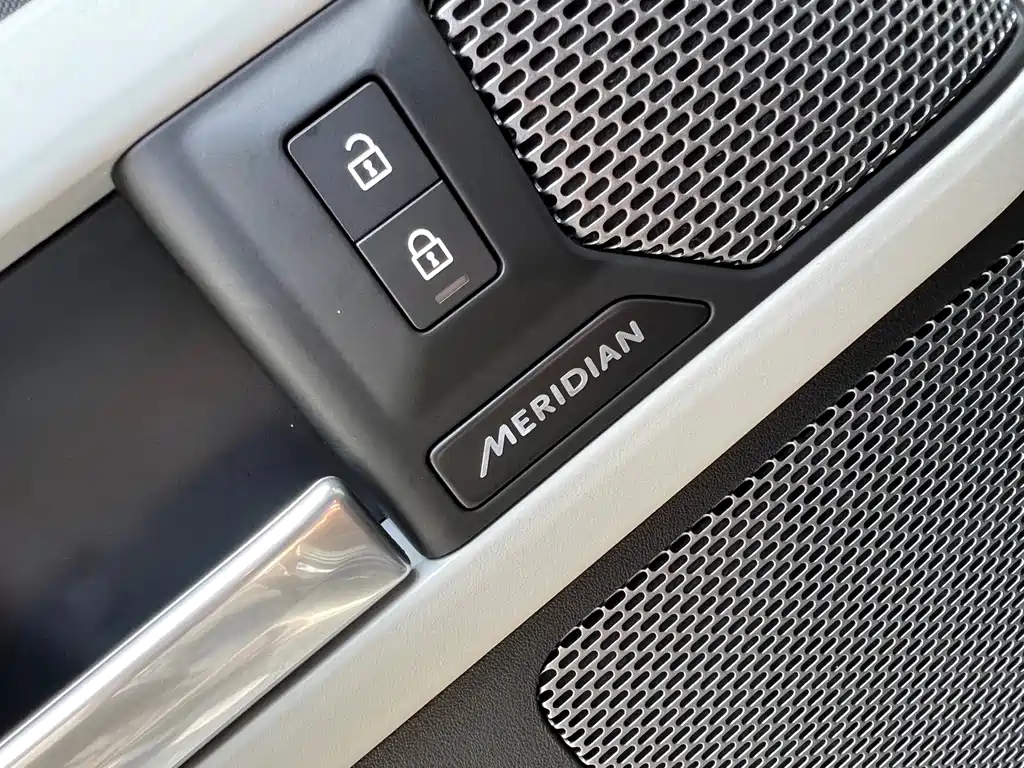 Land Rover Defender 2024 — фото 10