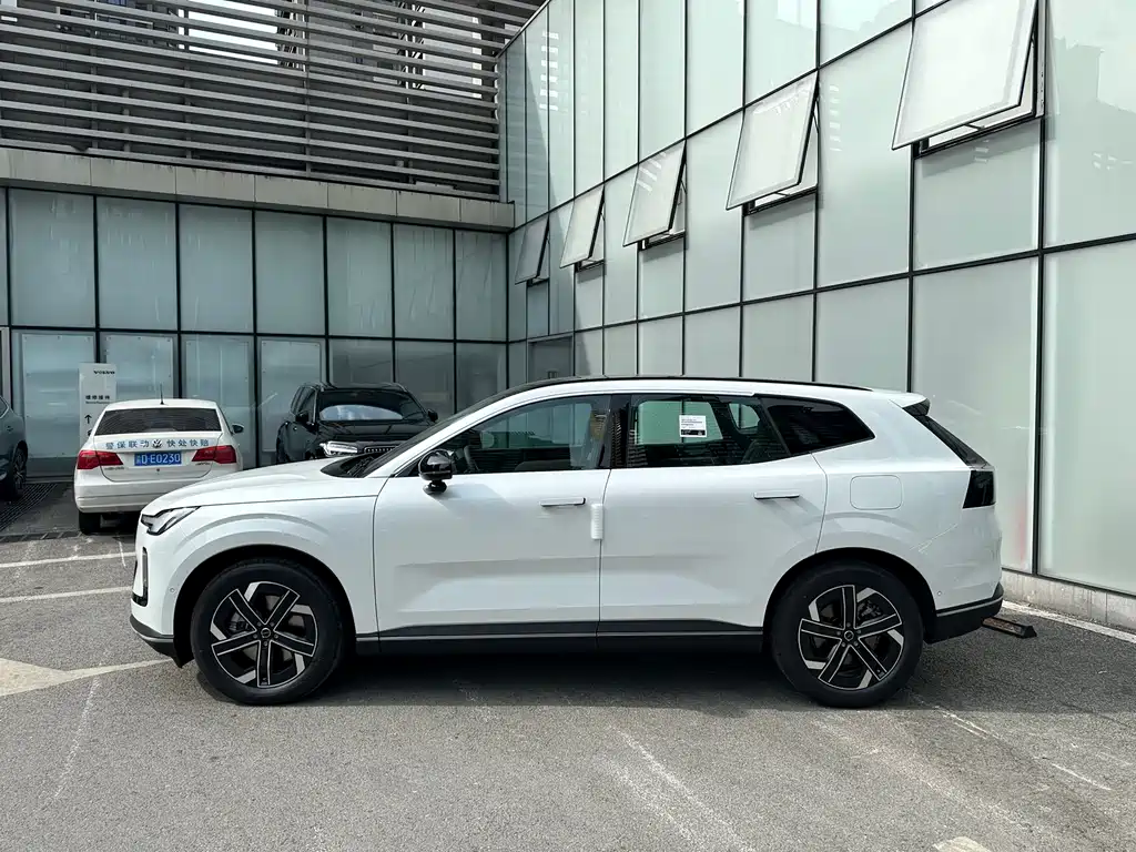 Volvo XC70 PHEV 2026