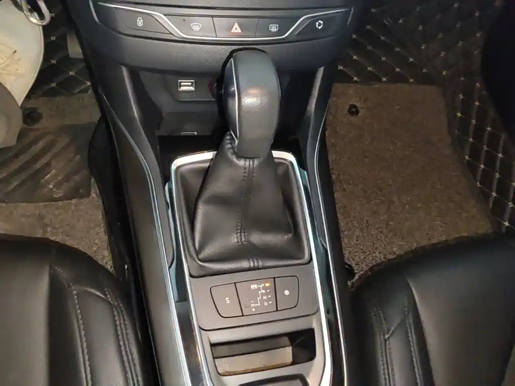 Peugeot 408 2016 — фото 14