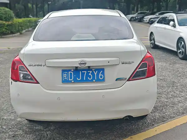 Nissan Sunny 2012