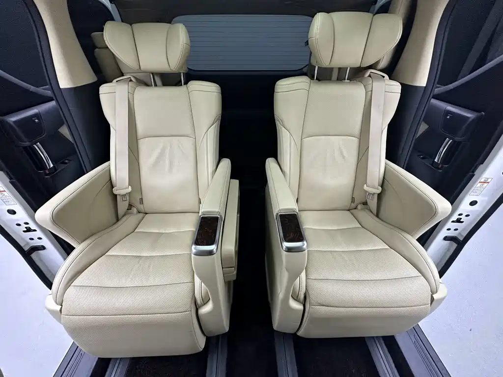 Toyota Alphard 2018 — фото 17