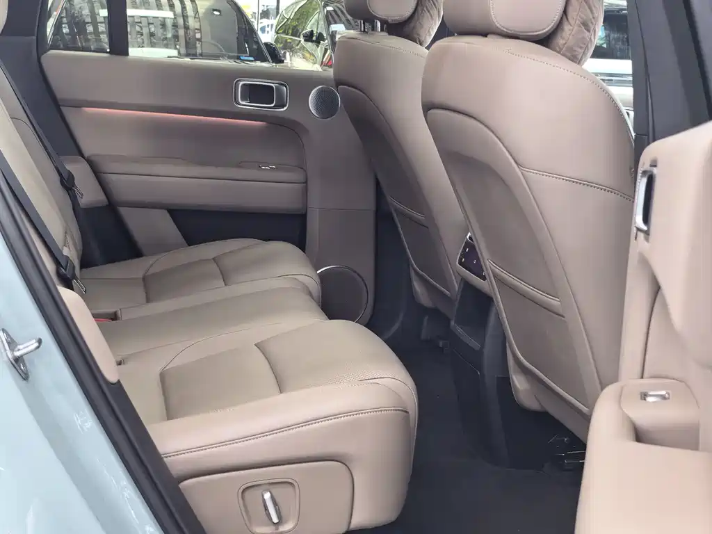 Li Auto Li L6 2025