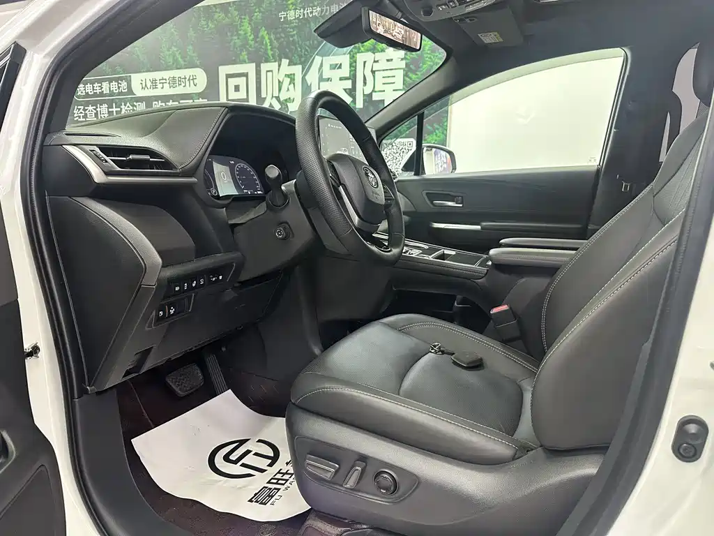 Toyota Sienna 2024 — фото 12