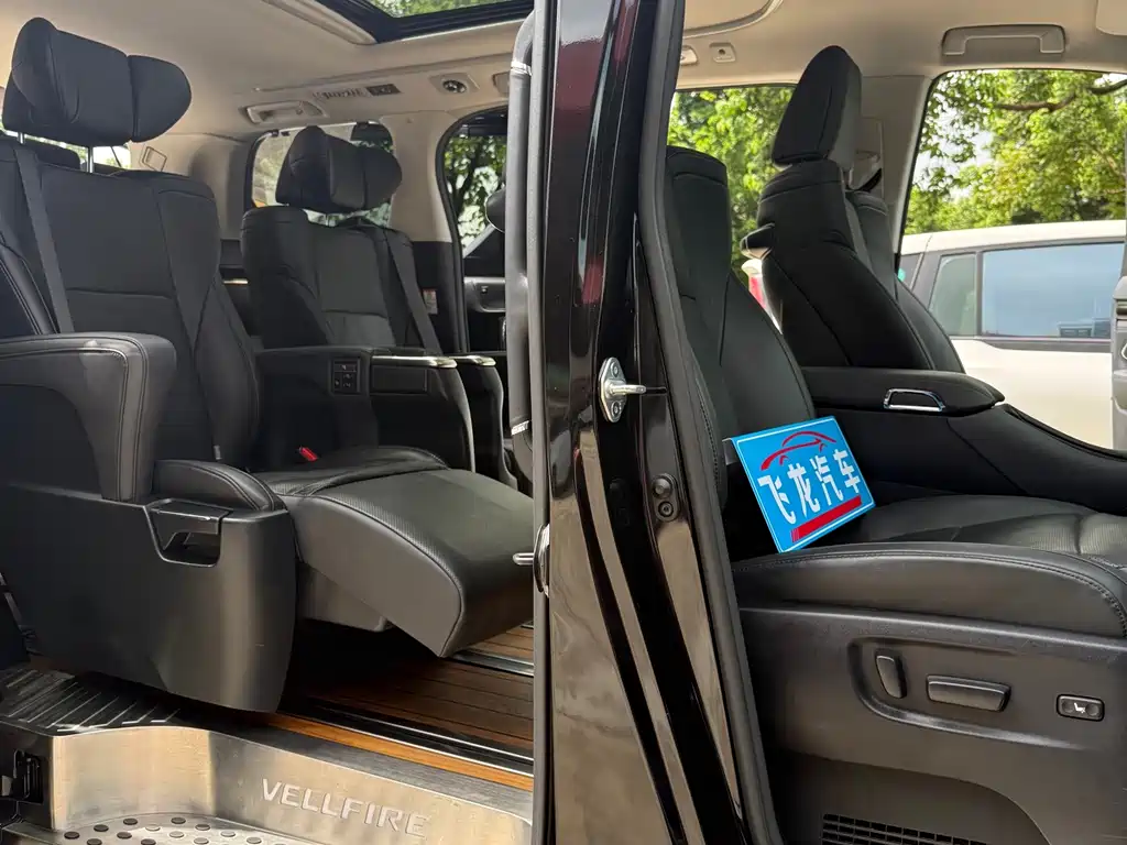 Toyota Vellfire 2020 — фото 17