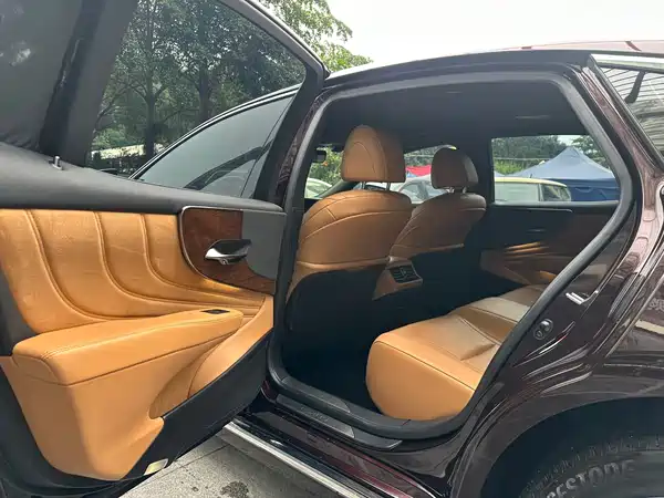 Lexus LS 2022