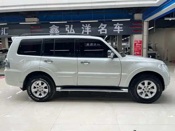 Mitsubishi Pajero 2018