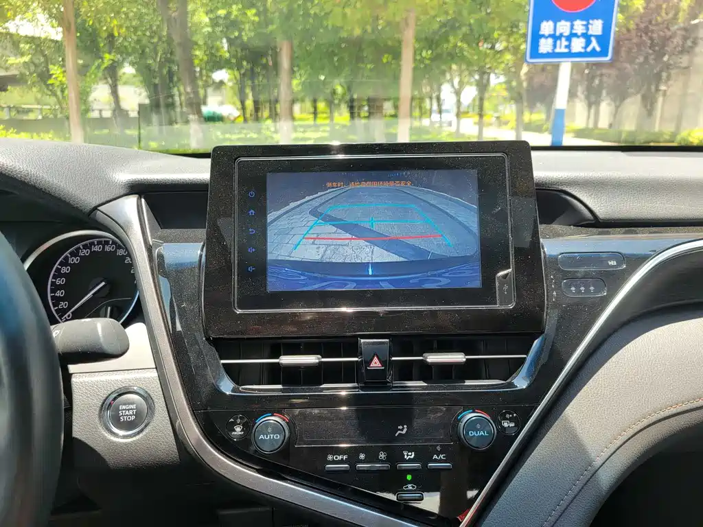 Toyota Camry 2023 — фото 27