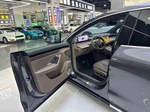 Luxeed R7 2025