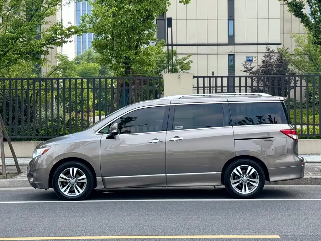 Nissan Quest 2016 — фото 3