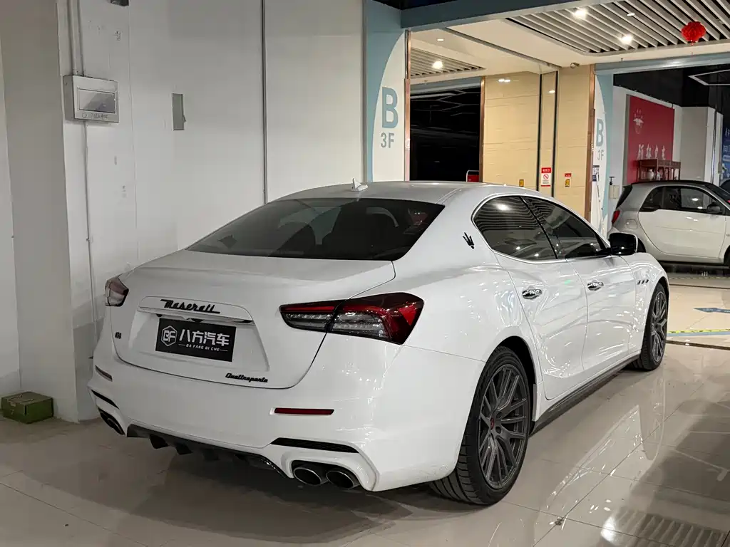 Maserati Ghibli 2015 — фото 4
