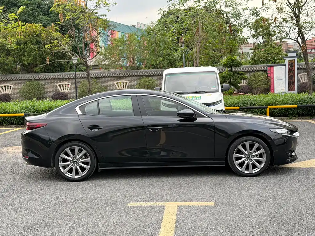 Mazda 3 Axela 2020