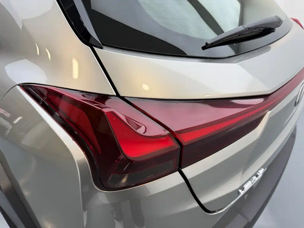 Lexus UX 2021 — фото 9