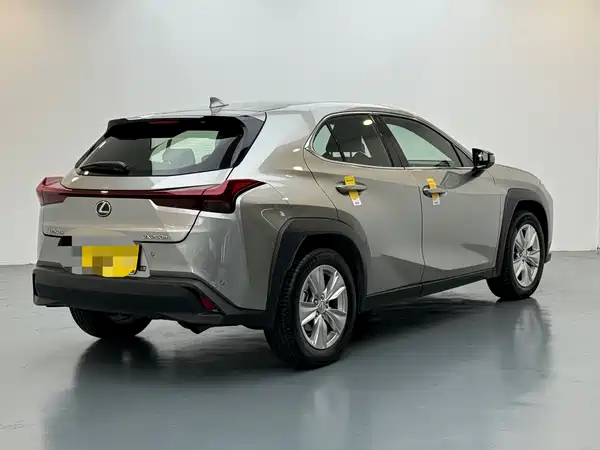 Lexus UX 2021