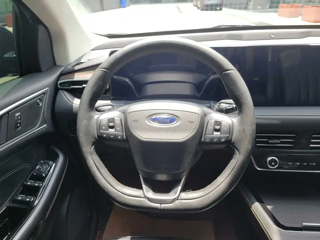 Ford Edge 2023 — фото 12