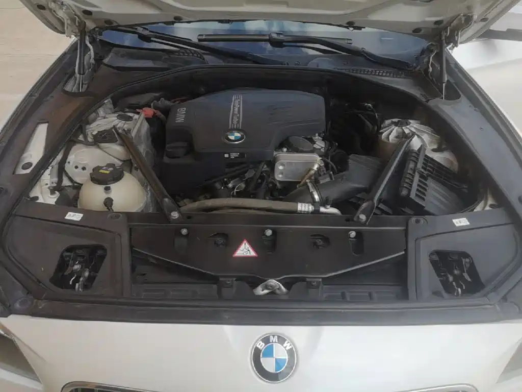 BMW 5 Series 2015 — фото 20