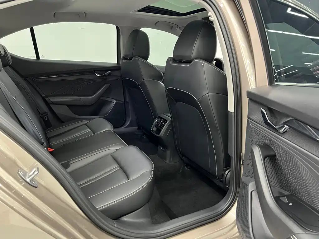 Skoda Octavia 2022 — фото 19