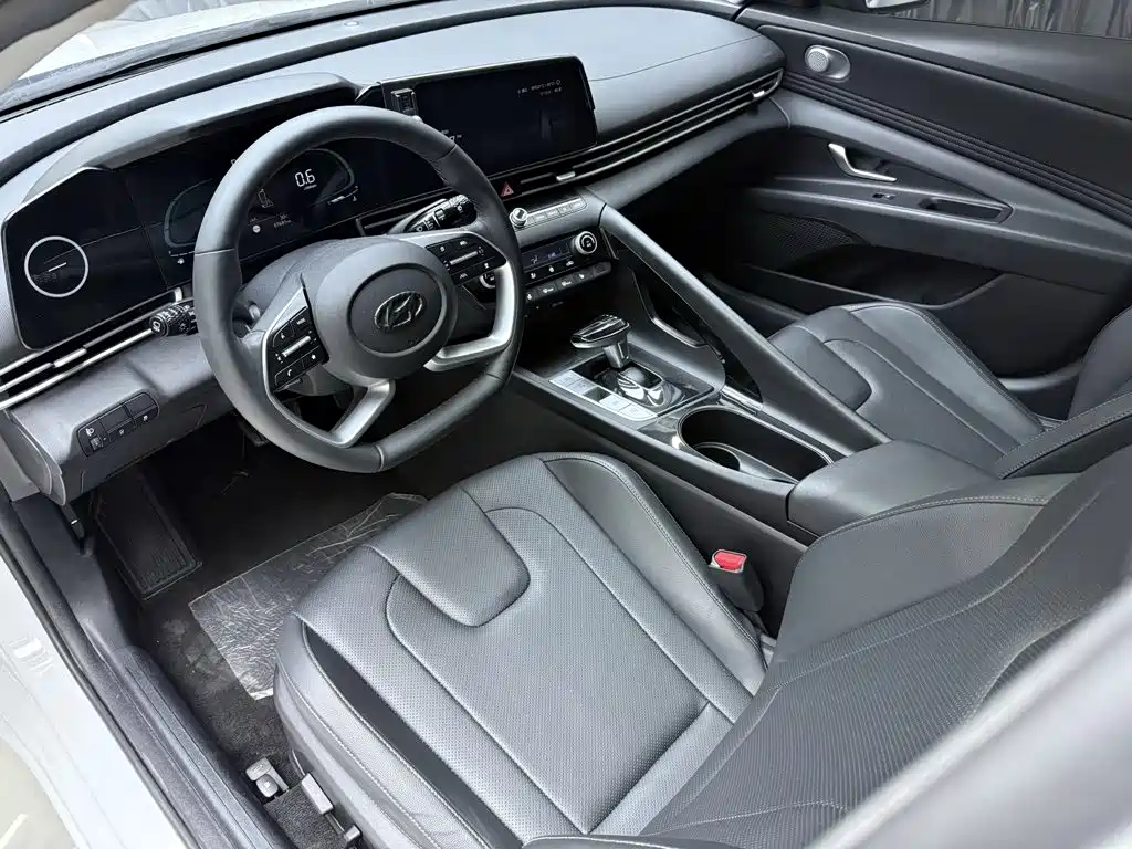 Hyundai Elantra 2025 — фото 13