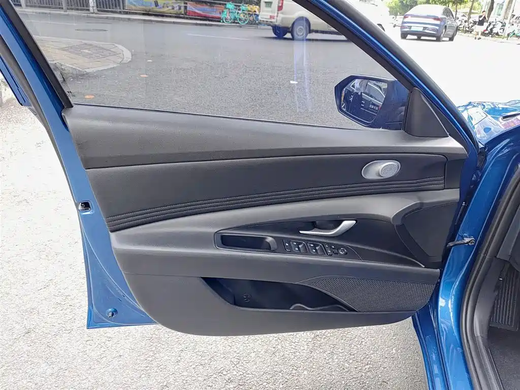 Hyundai Elantra 2022