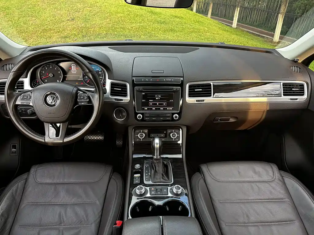 Volkswagen Touareg 2018 — фото 15