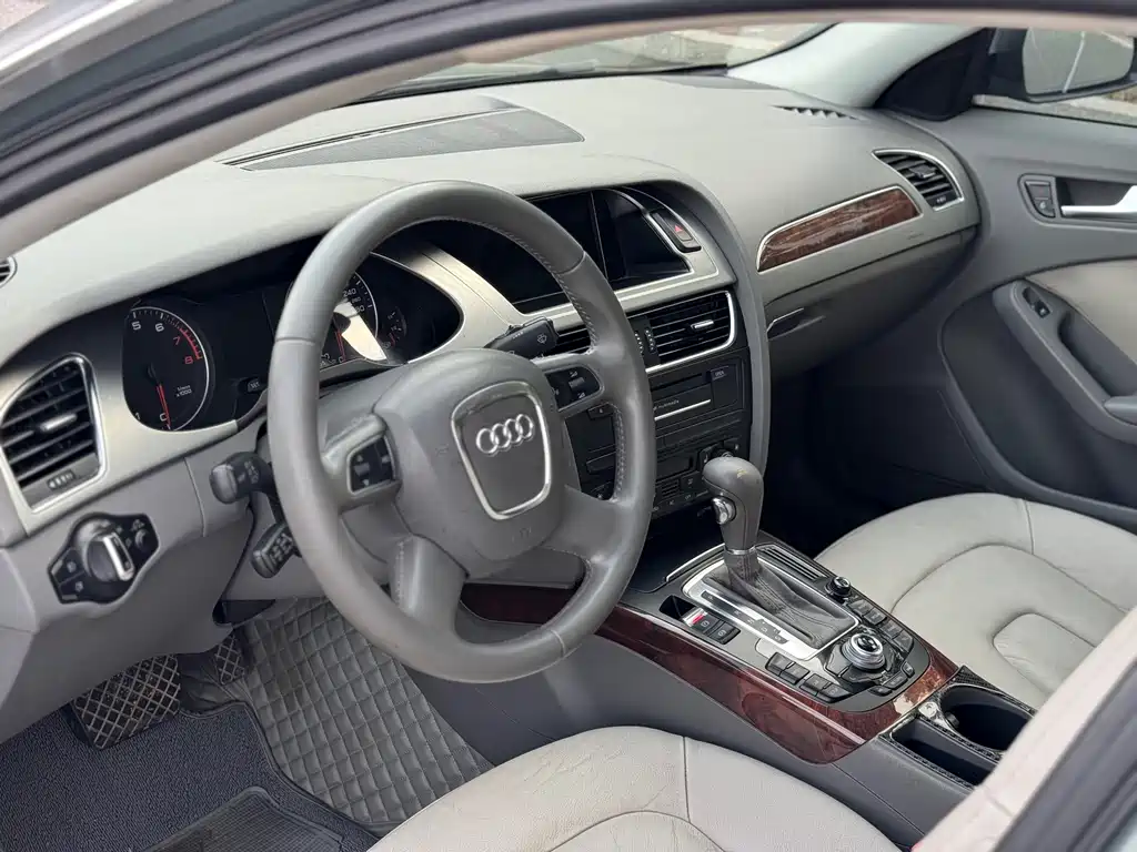 Audi A4L 2010 — фото 13