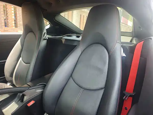 Porsche Cayman 2012