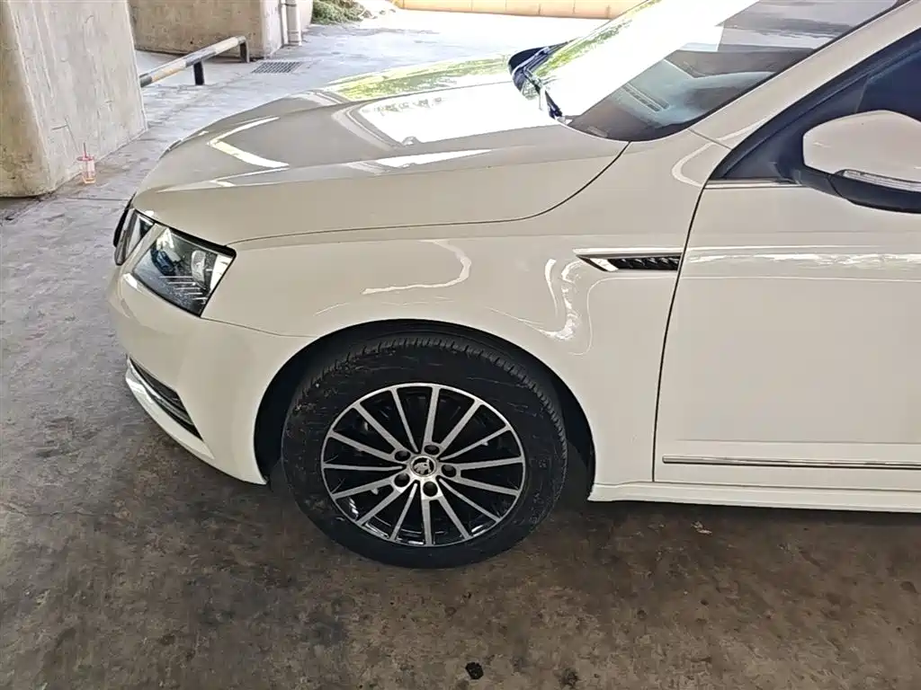 Skoda Octavia 2019 — фото 23