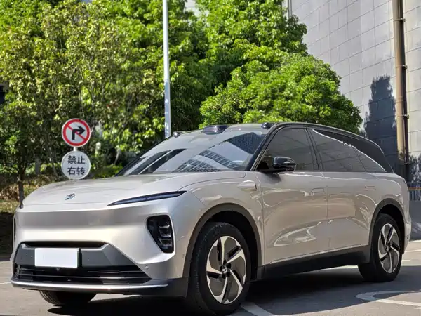 NIO ES8 2023