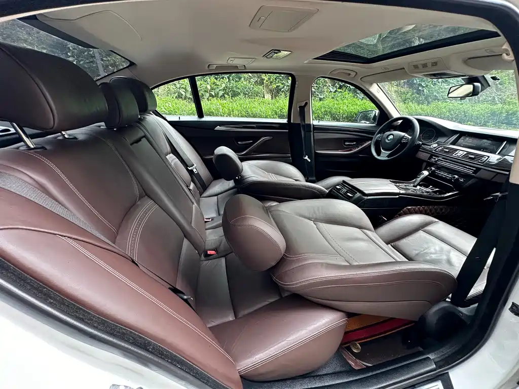 BMW 5 Series 2016 — фото 12