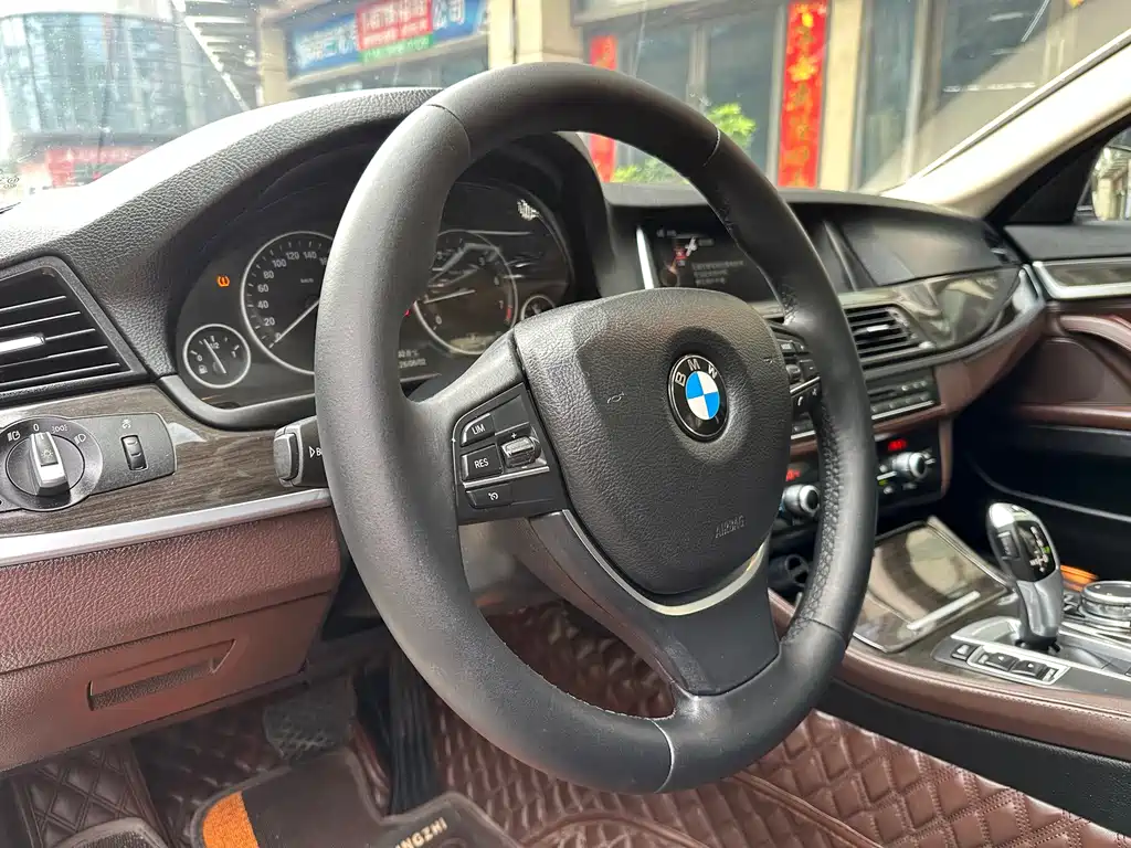 BMW 5 Series 2016 — фото 20