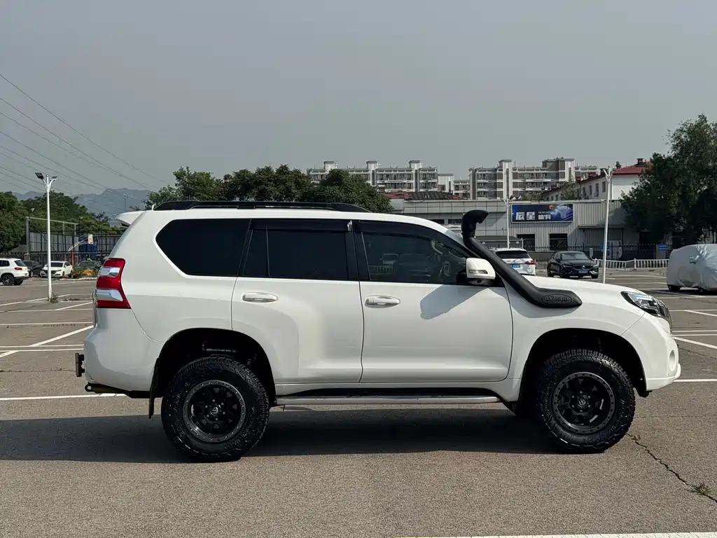 Toyota Prado 2014 — фото 10