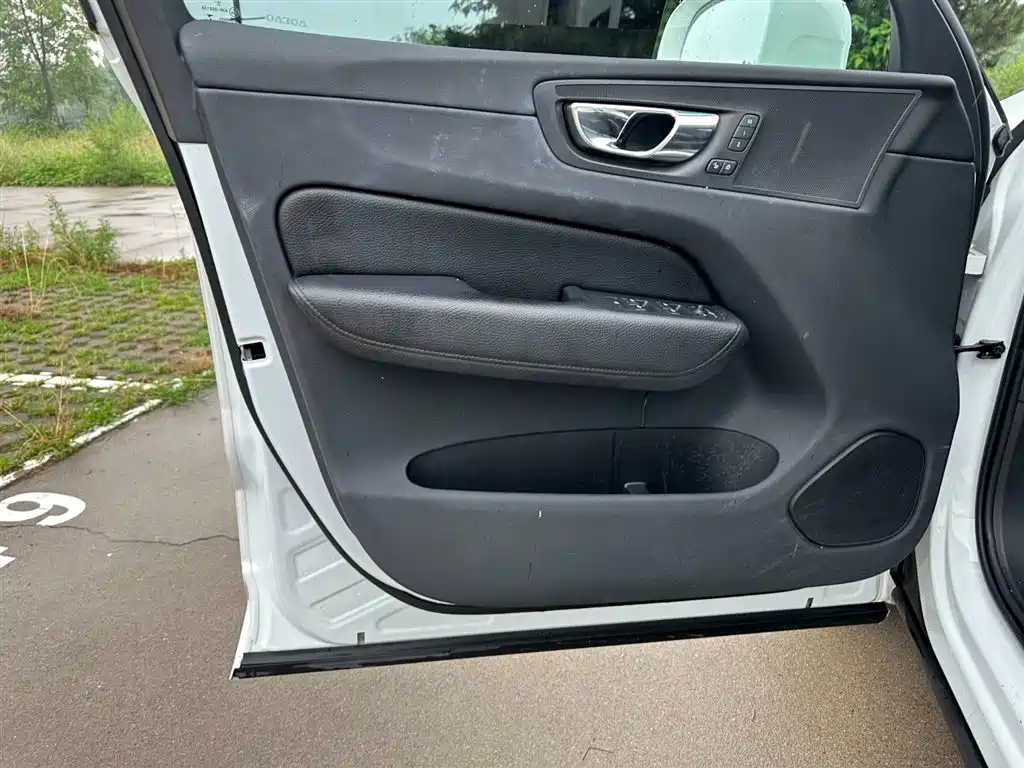 Volvo XC60 2019 — фото 13
