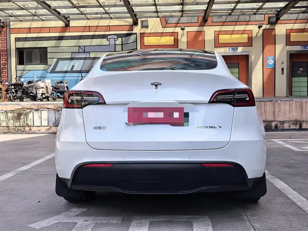 Tesla Model Y 2022 — фото 11