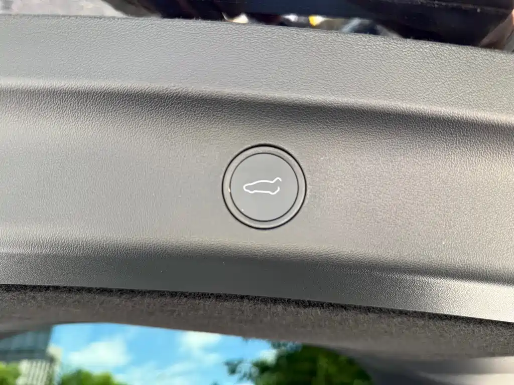 Tesla Model Y 2023 — фото 16