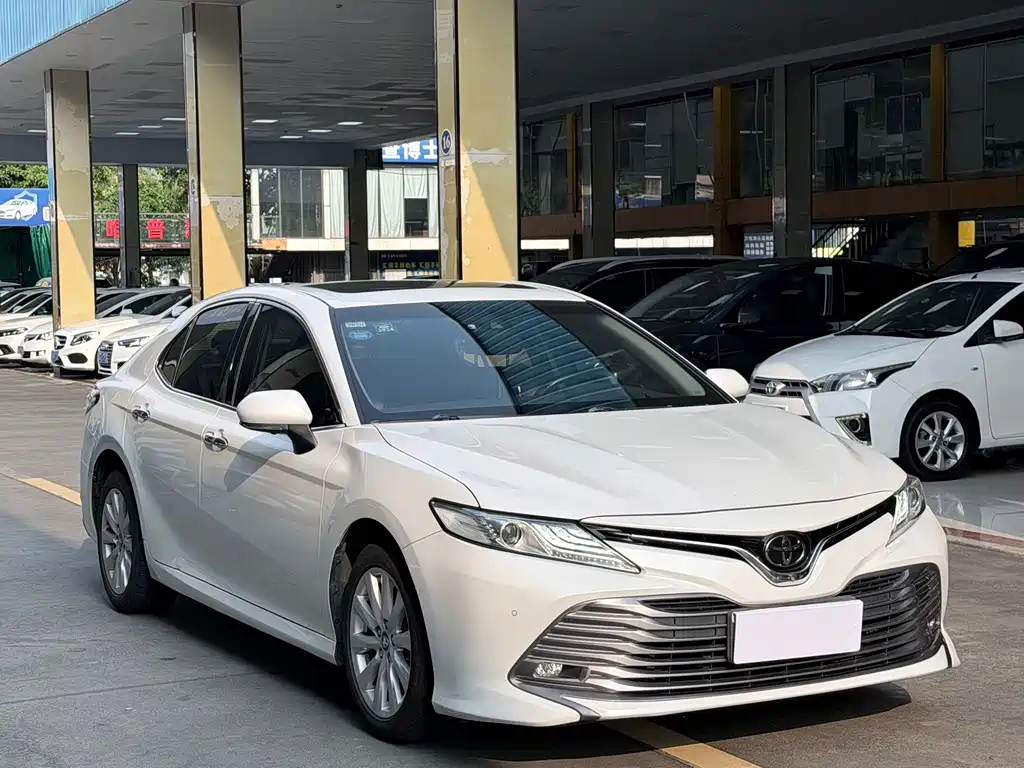 Toyota Camry 2018 — фото 3