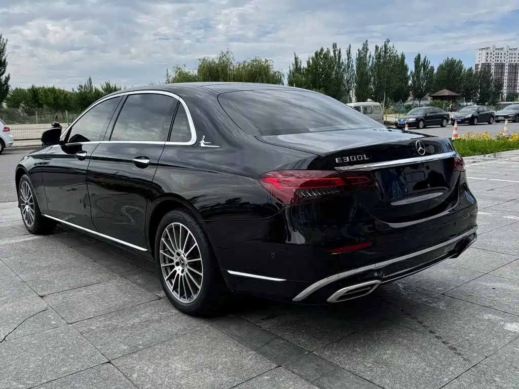 Mercedes-Benz E-Class 2021 — фото 11