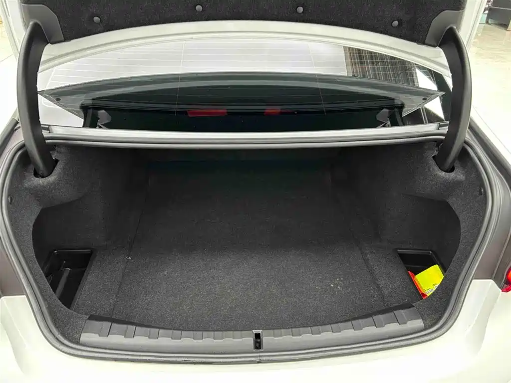 BMW 3 Series 2023 — фото 17