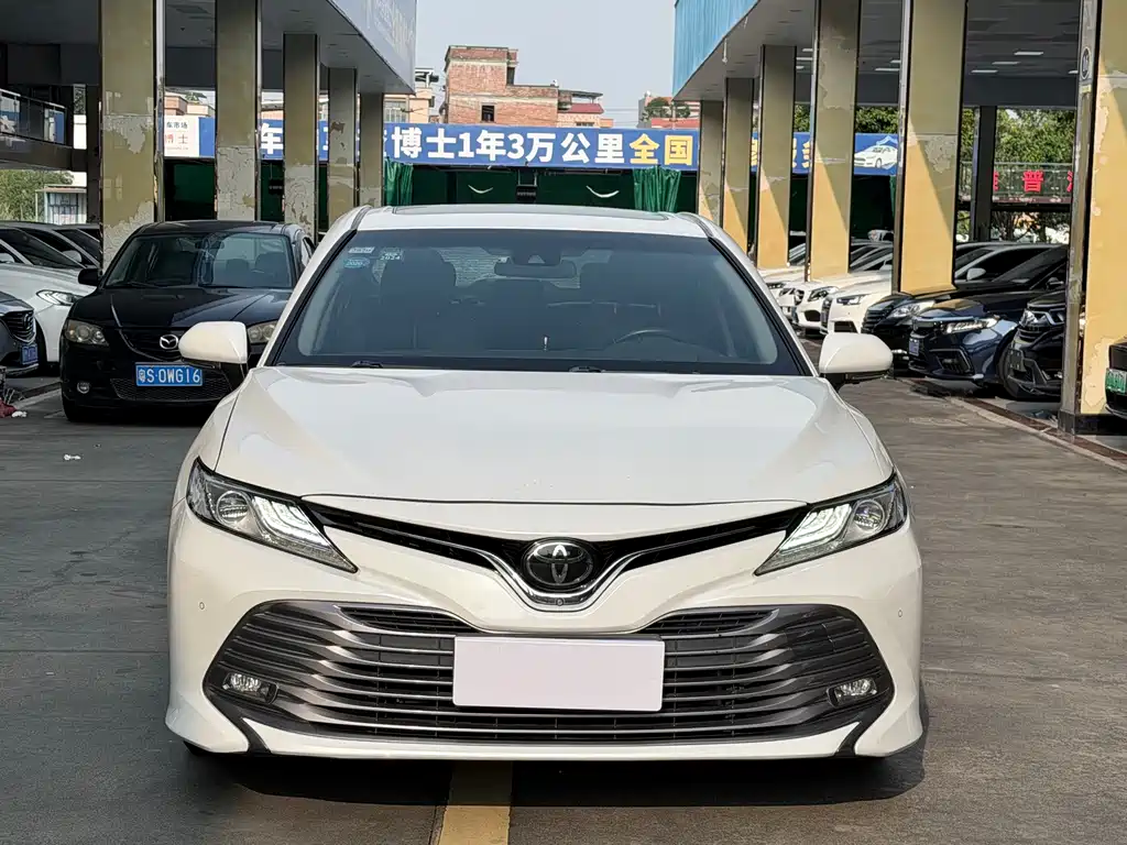 Toyota Camry 2018 — фото 2