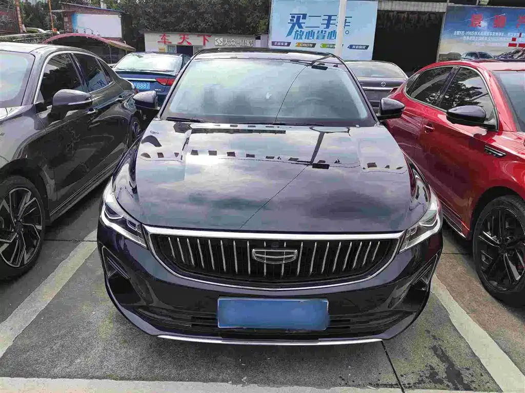 Geely Emgrand 2022