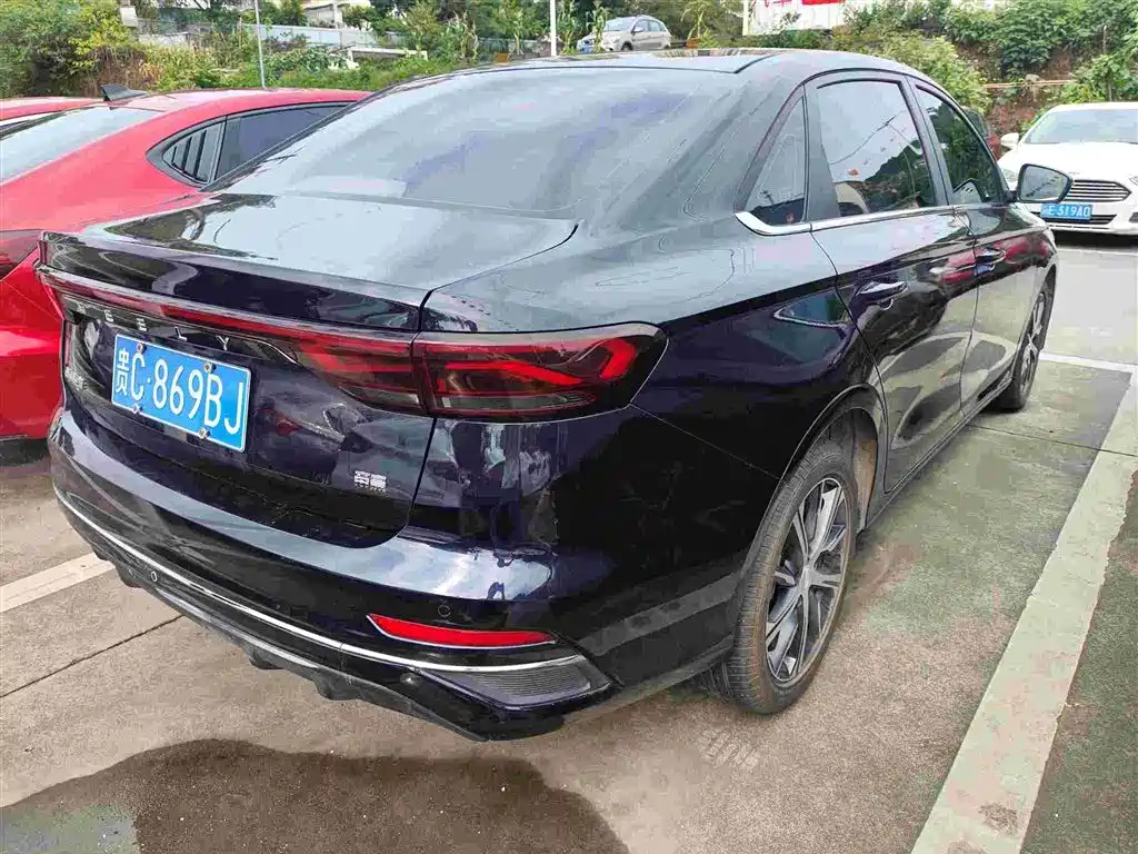 Geely Emgrand 2022