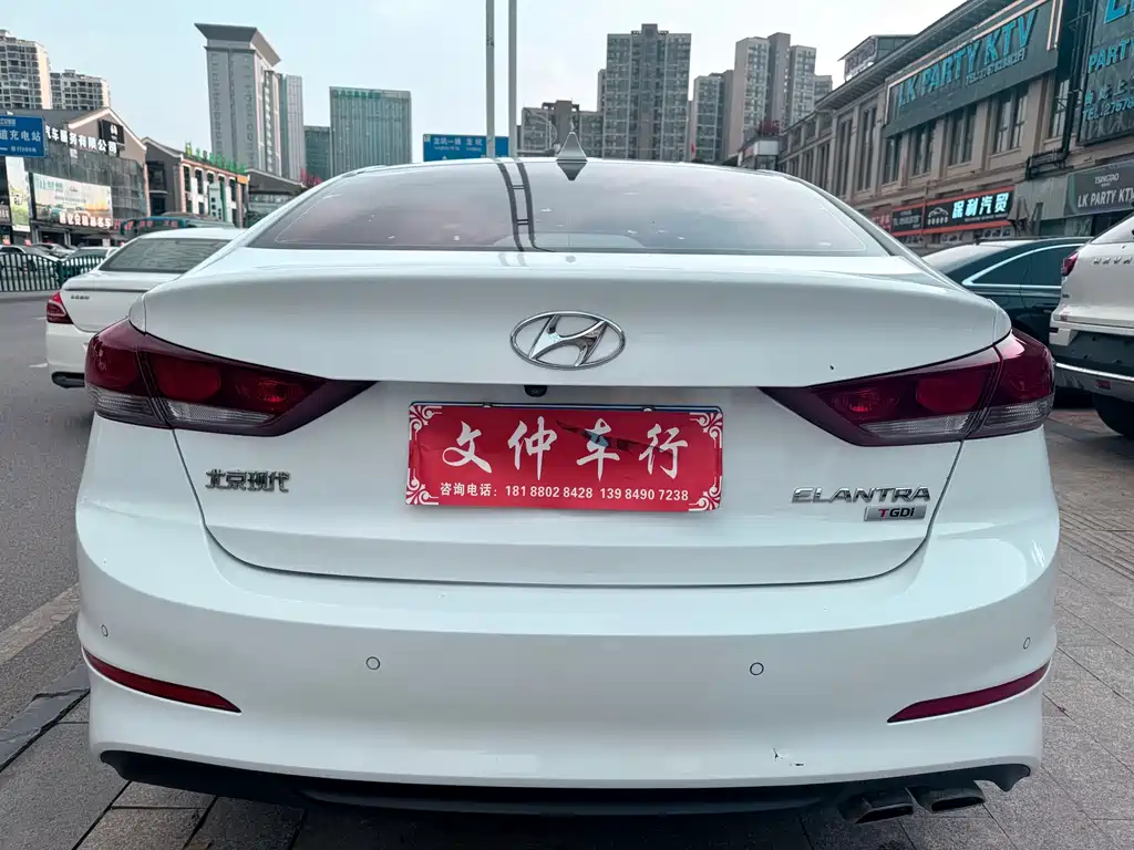 Hyundai Elantra 2019 — фото 5