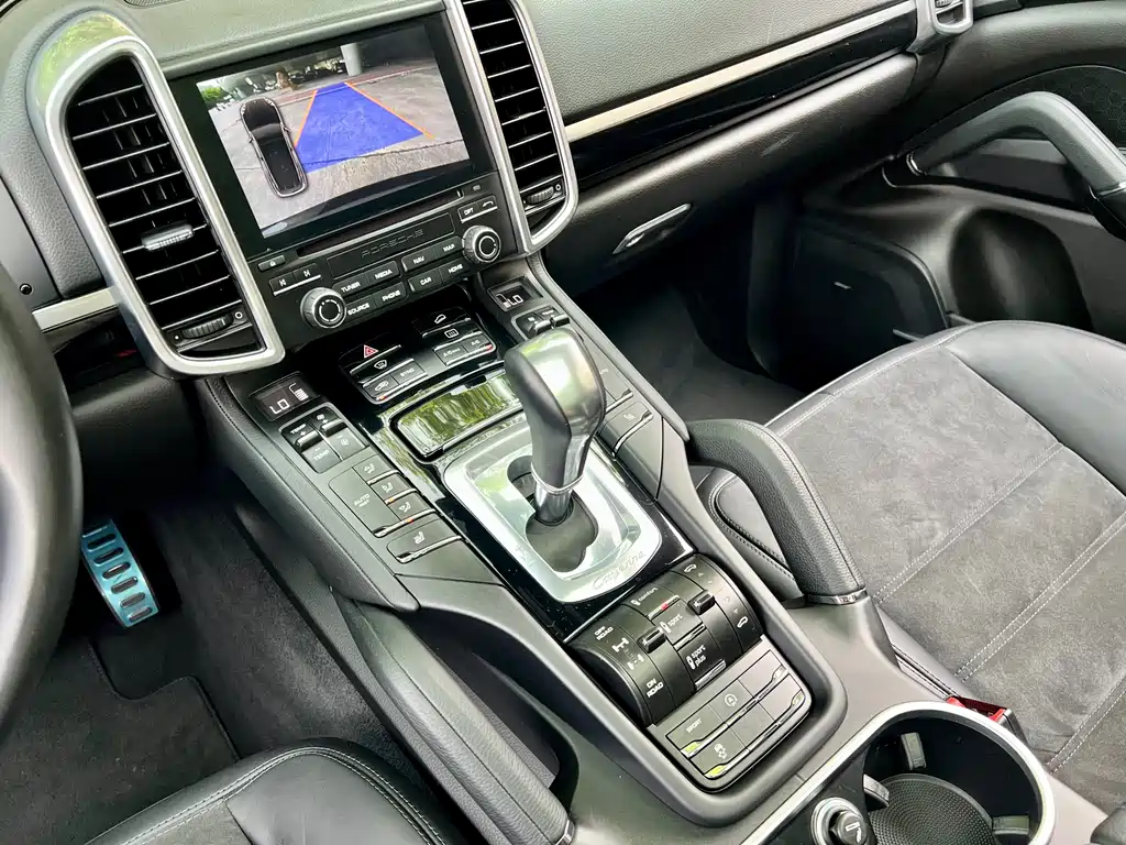 Porsche Cayenne 2017 — фото 14