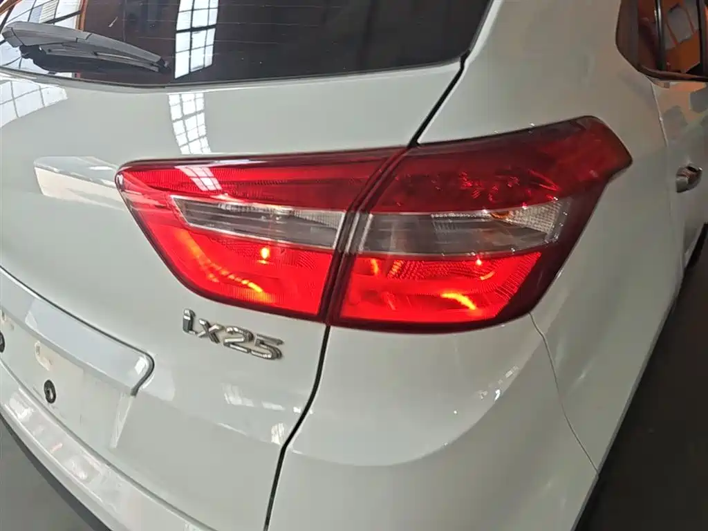 Hyundai ix25 2017 — фото 8